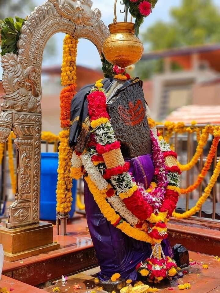 Jindadil_Gupta's tweet photo. श्री शनि देव सिखाते हैं कि कर्म ही सबसे बड़ा धर्म है।
जो सत्य, न्याय और ईमानदारी का मार्ग अपनाता है, उस पर उनकी कृपा अवश्य होती है।

                   जय श्री शनिदेव 🚩🙏🏻 https://t.co/oM5Z45ImF0
