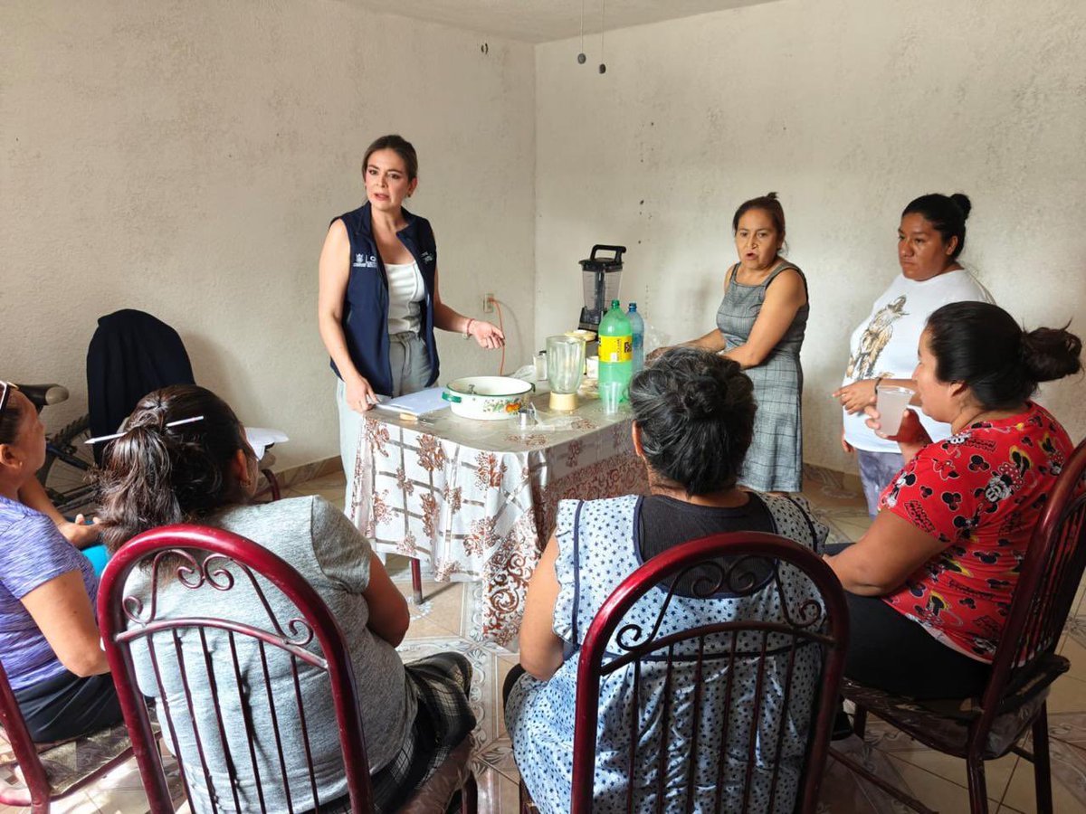 SedeaQro's tweet photo. ¡Manos a la obra en Pedro Escobedo! 🙌 Con gran éxito realizamos el Taller de Elaboración de Mazapán, impulsando el autoempleo y dando valor agregado a los productos de nuestro campo. ¡Gracias a quienes asistieron! 🤝 #AquíContigo https://t.co/54CtK6ApKe
