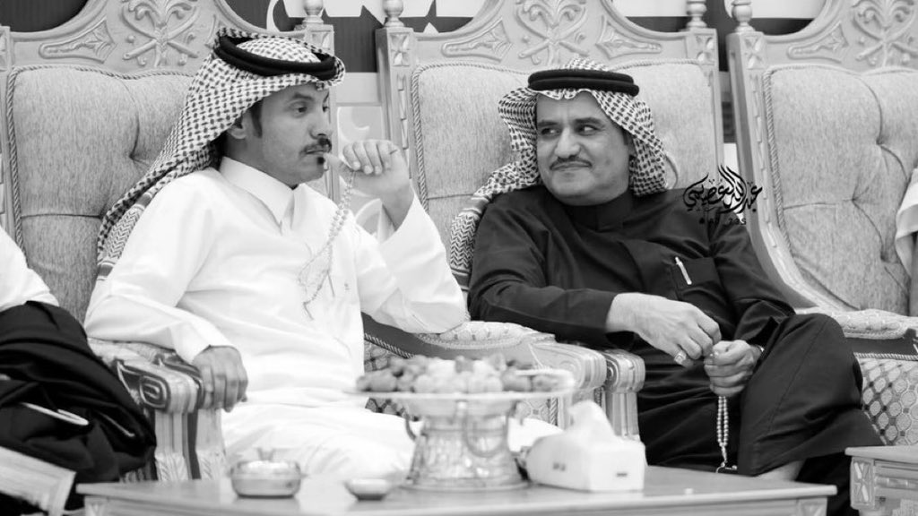 ulir_o's tweet photo. الأسلحه واجد ولكنّ الكلام أخطر سلاح
كم كلمةٍ قيلت بسرعه وجرحت حنجورها 

- سفر الدغيلبي

ترى بعض الكلام رصاص لاصار اللسان زناد
ياليت الأدمي ما يهرج إليا ضاقت أخلاقه

- فواز السعيدي https://t.co/Yr3inPHdBd