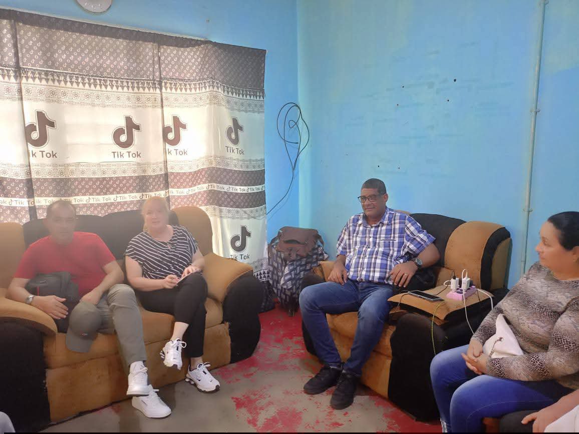 RDuharte40782's tweet photo. Se sostuvo un excelente encuentro con los colaboradores en Basse Santa Su como parte del proceso de entrega de la jefatura de la Misión Médica Cubana en Gambia.
#Cubacoopera #PorCubaJuntosCreamos 
#CubaPorLaSalud @BasseBmc 
@AmbassadorCuba @cubambia 
@CubacooperaGh
@CubaGambia https://t.co/2ujhiacvOo