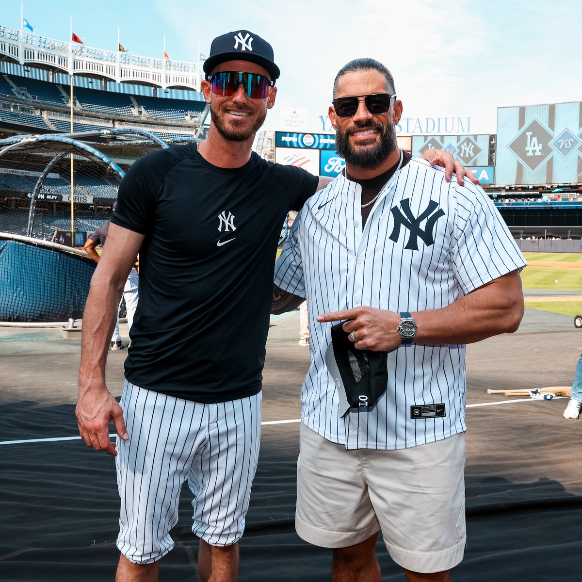 Yankees's tweet photo. Belli x The OTC 

#RepBX x @WWE ☝️ https://t.co/Xcb7x1KWjR