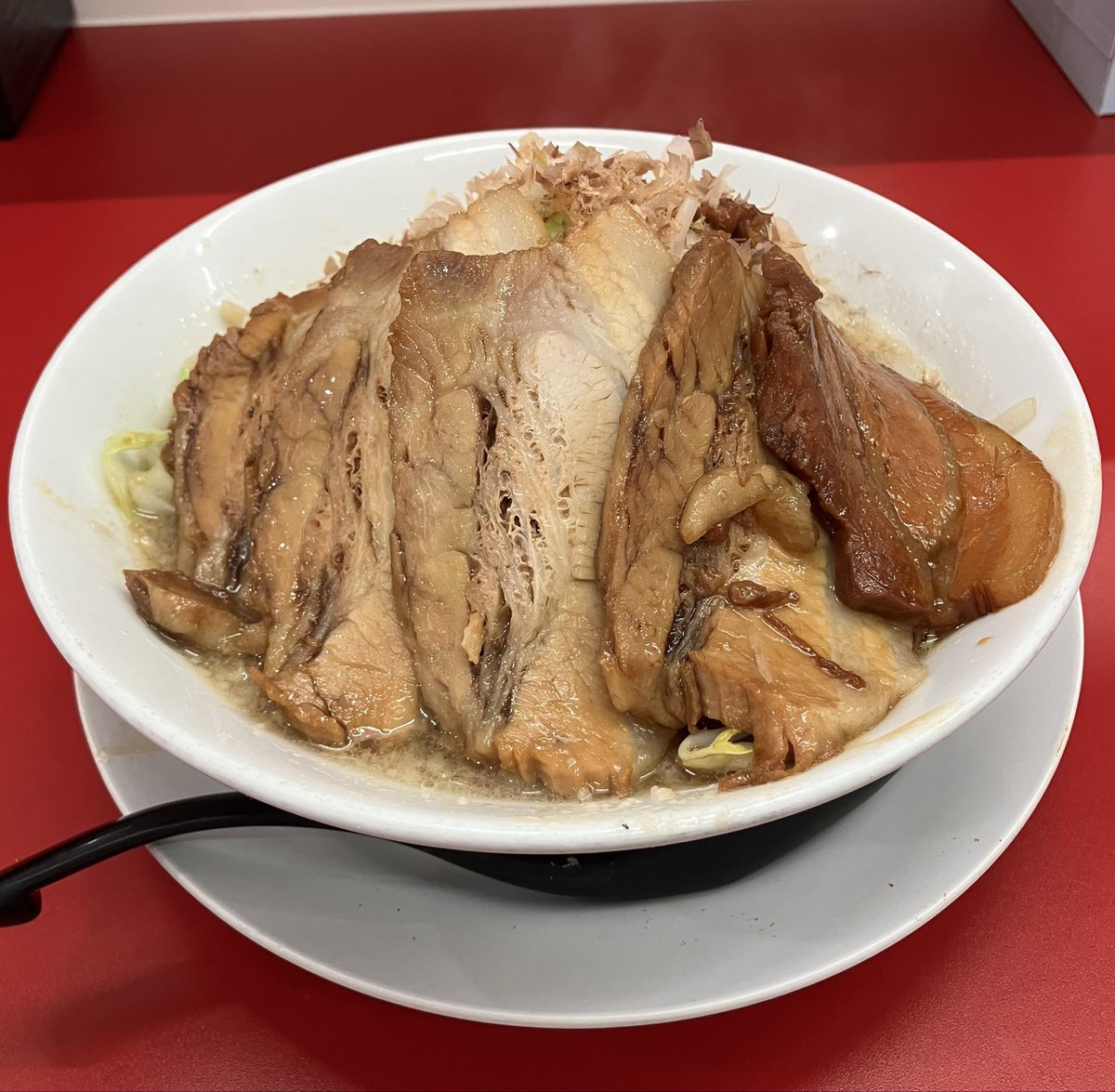 apparemania's tweet photo. 昨日は急遽休みにして本当に申し訳ごさいませでした🙇‍♂️
あっ晴れ全店で応援調整して本日から20日まで1日遅れで周年限定麺を販売します！あっ晴れが誇る有名盛り師が3日間かけつけます😊
皆様にご満足いただけるよう精一杯頑張ります🔥
#あっ晴れ津島店 https://t.co/Qct3NVMoFp