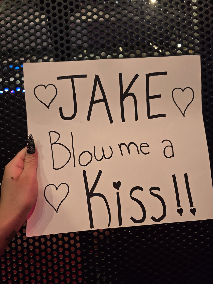 jakeyclub's tweet photo. “♡ jake blow me a kiss!! ♡
🦮: *mwah*

JAKE OHMYGOD 😭
https://t.co/UBE7satLHe