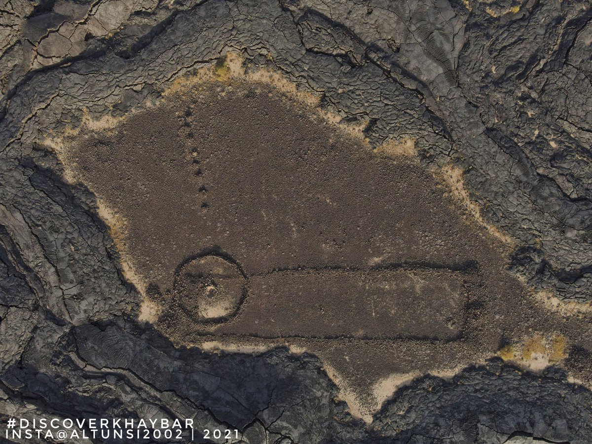 OldArabia's tweet photo. Old stone structures in Madinah region, #SaudiArabia
aerial photo by @altunsi2002 https://t.co/jqysgTfkBb
