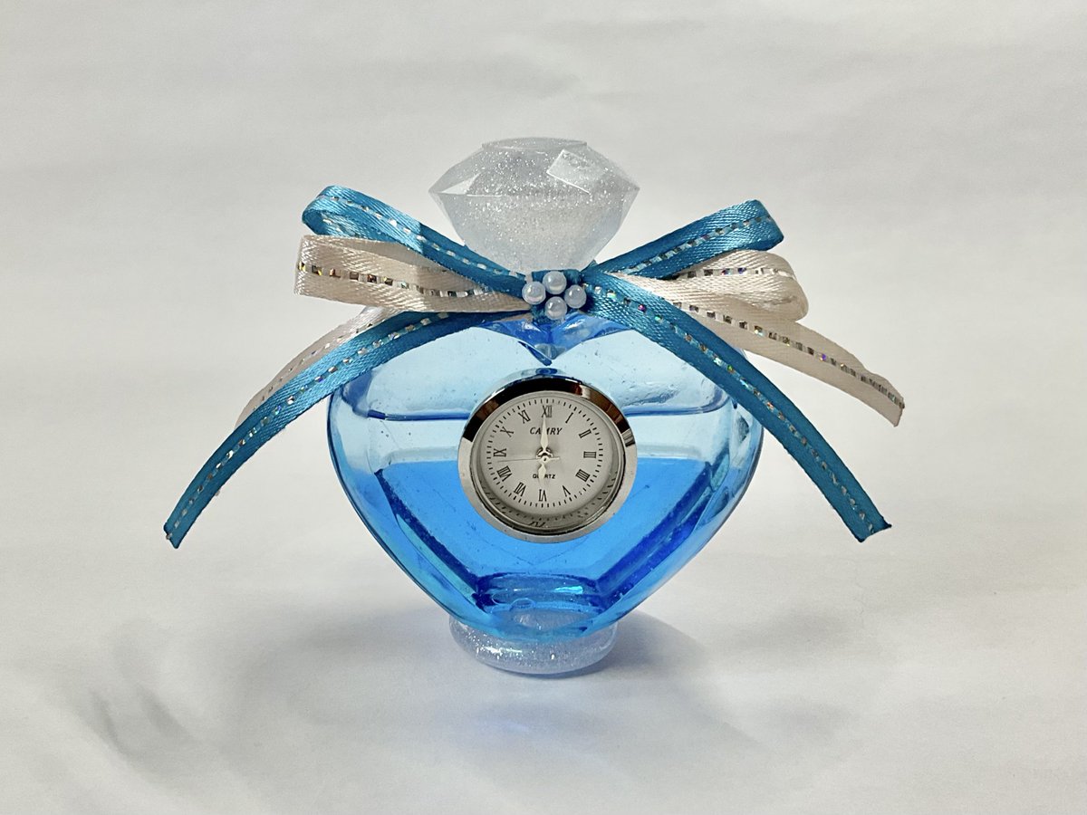 SatoPON_HM's tweet photo. レジンで香水瓶の時計青色作りました🕰️ https://t.co/h58KA5Ht12