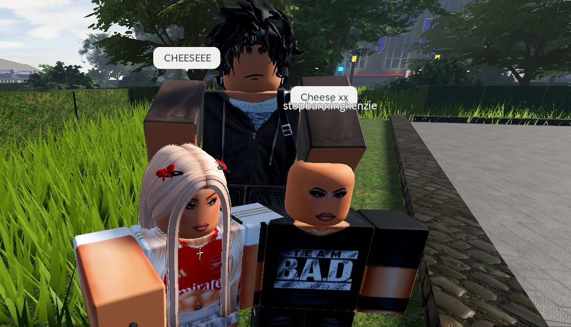 everythingsmila's tweet photo. FIRST DAY AT @RWUniversity_  WITH @babevies @Smokey_V1 https://t.co/5Od82MuTd6
