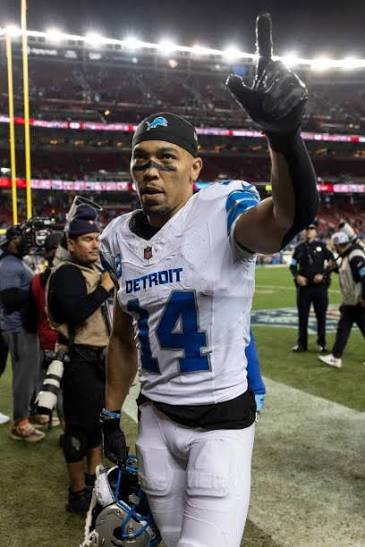 TheMikeyNew's tweet photo. Amon-Ra St. Brown is a TOP 5 RECEIVER IN THE NFL and Michigan doesn't get enough credit. 1,401 yards, 11 TDs last season. ARSB is ELITE ๐ฆ๐ฅ #DetroitLions #NFL #onepride https://t.co/zeG24IaDta