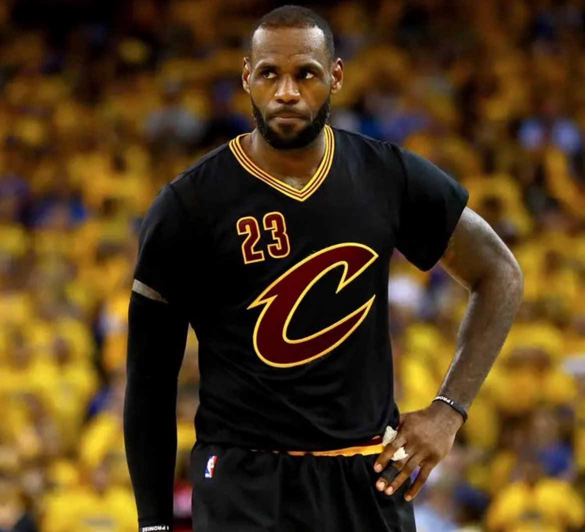 pisounalinha's tweet photo. James Harden está… ao estilo James Harden na offseason da NBA.

Ele falou pela 1º vez sobre a possível chegada de LeBron James a Cleveland:

“Espero que ele venha para o Cavs… seria um final perfeito, de conto de fadas, ele estando em casa no seu último ano ou últimos”. https://t.co/R2zr6FpboB