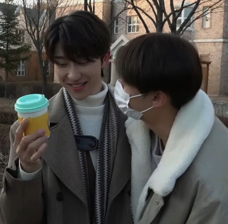 yoonjinbt's tweet photo. 付き合ってるよね🐱🐸
#Junhao https://t.co/BbPJxa36Lg