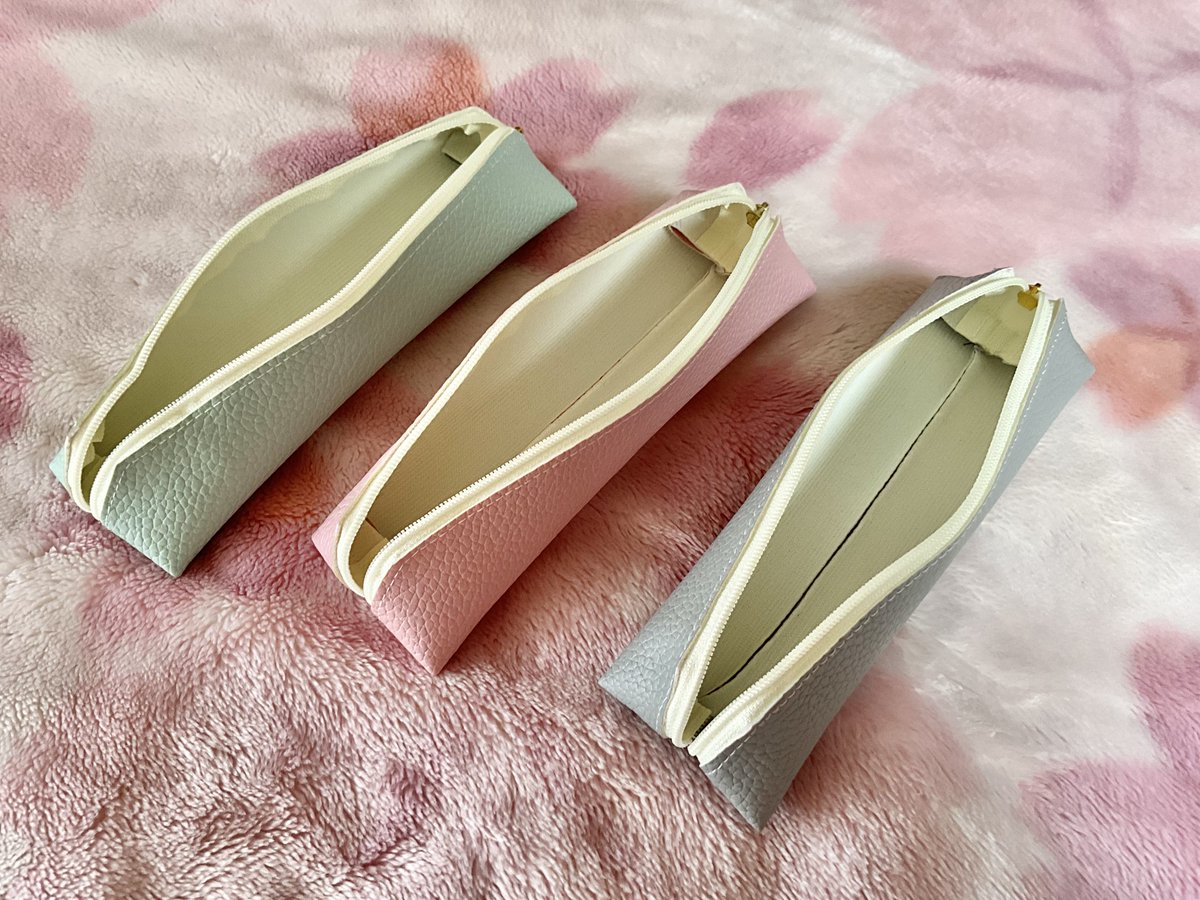 SatoPON_HM's tweet photo. フェイクレザーで立体ペンケース縫いました🖊️
参考：ウパ子様(@upacohandmade) https://t.co/uwMU30UVmS