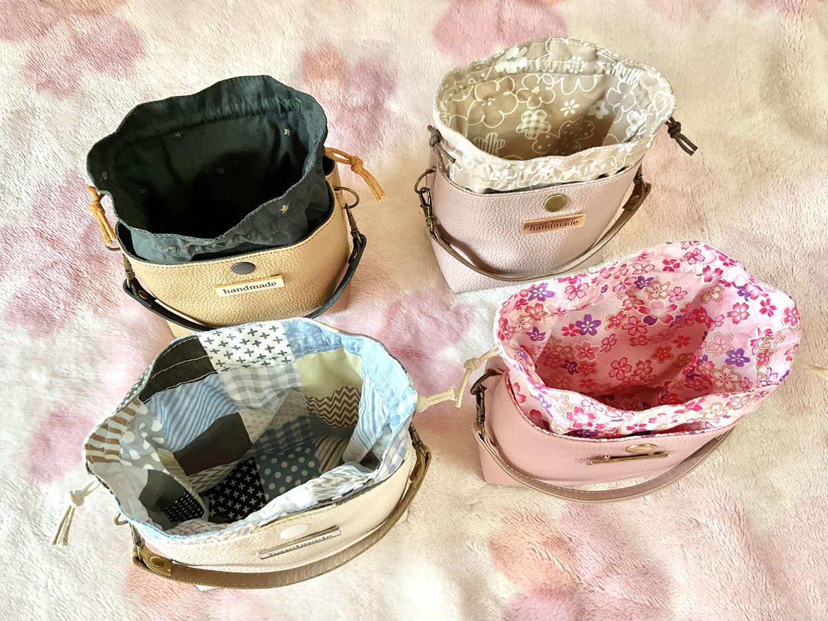 SatoPON_HM's tweet photo. フェイクレザーを使ってあおりポケットミニ巾着バッグ縫いました✨ 別角度から👀
参考：雨のてしごと様 https://t.co/liYMXUCFEH