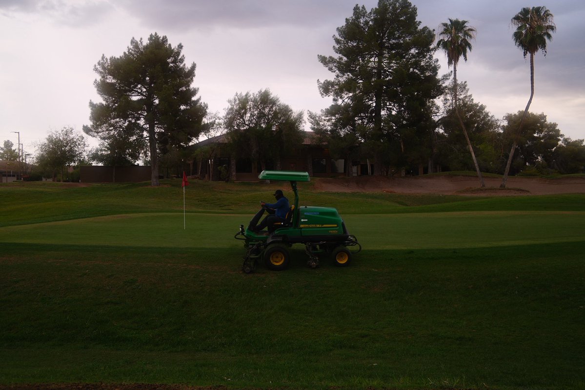ZachShurtleff's tweet photo. Monsoon season golfing ⛳️🌦️👌🏼 https://t.co/Kdd9IbbWhP