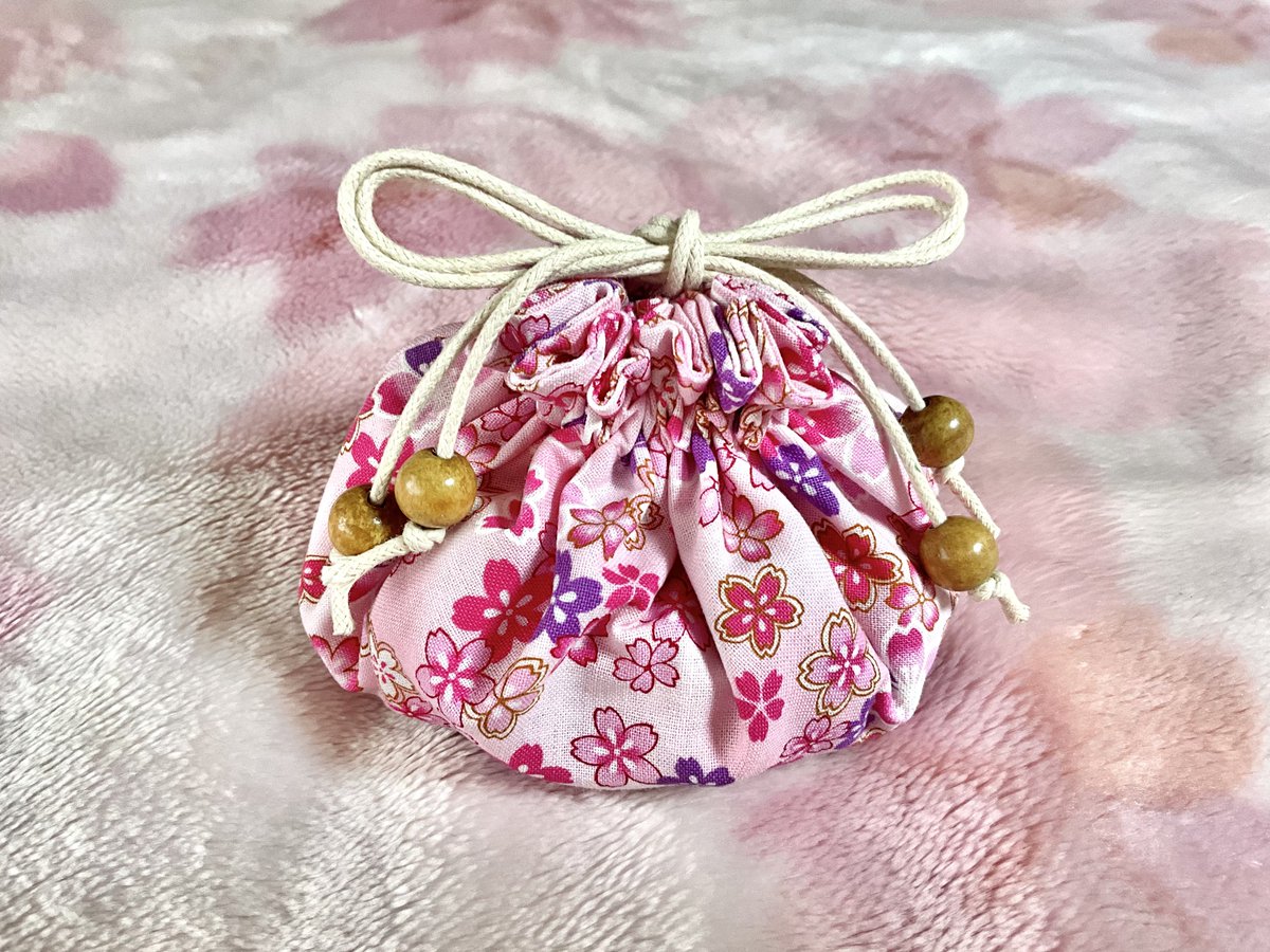 SatoPON_HM's tweet photo. 巾着ポーチ 内ポケット9個あるアクセサリー入れ縫いました💍 手のひらサイズ🌸
参考：Diy Soho手作り倉庫様 https://t.co/G2z409meXQ