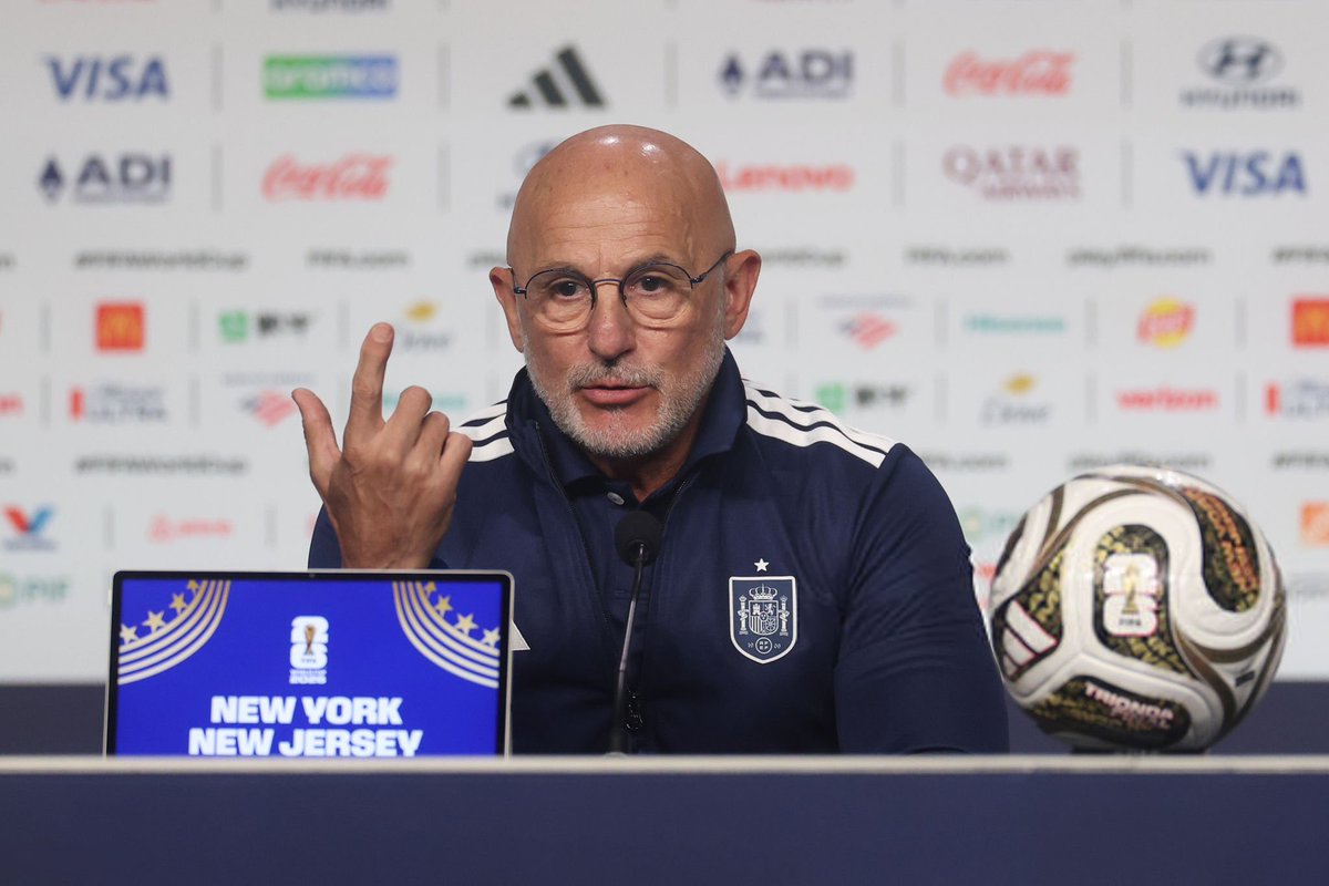 ActuFoot_'s tweet photo. 🚨 Luis de la Fuente 🇪🇸 : « LAMINE EST LAMINE… 💎

MESSI EST UN JOUEUR QUI N’EXISTE QU’UNE FOIS DANS L’HISTOIRE. » 🐐

🎙️ conf. de presse https://t.co/xhW9DjhQ33