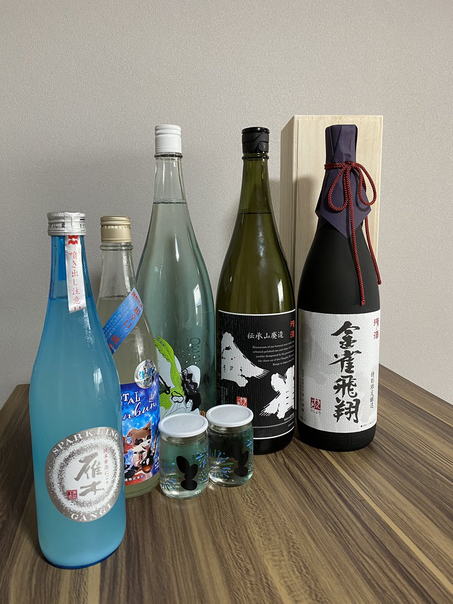 ecomon's tweet photo. 旦那のボーナスで買ってもらったー😊
しあわせー♪
#地酒 #金雀 #大嶺 https://t.co/RgO9Wcde4z