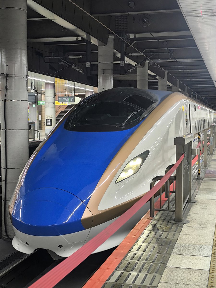 K40777413's tweet photo. 上野駅20番線。たのしいです。
雨に打たれに行ってきます☔️
#はやぶさ　#こまち https://t.co/exGA7sUsKY