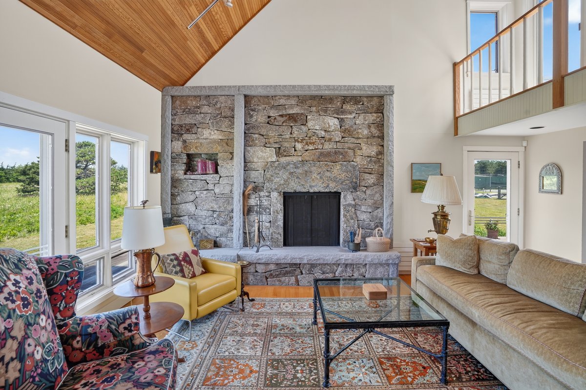 TeaLaneMV's tweet photo. Calling tennis lovers and swimmers... have we got the property for you!
Come check it out this Saturday between 11am and 12:30pm - off old county road - follow the Tea Lane Associates signs. 
See link in bio  30 &amp; 40 Elias Lane or click the link
https://t.co/dSGWqXCQM2 https://t.co/dNtaX4s19C