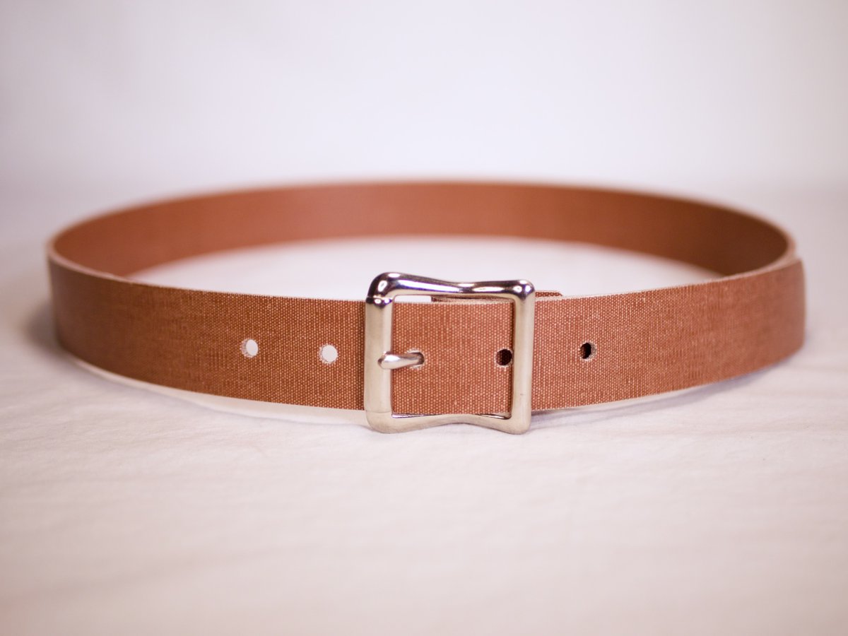 HELDgear's tweet photo. Introducing the Caligo Belt. It is a mid-century modern style steel center bar buckle on any 1.25 inch strap of your choice (seen here are the Auroch and Mammoth). This belt is made entirely with USA-made components. https://t.co/2KYin0nhKJ