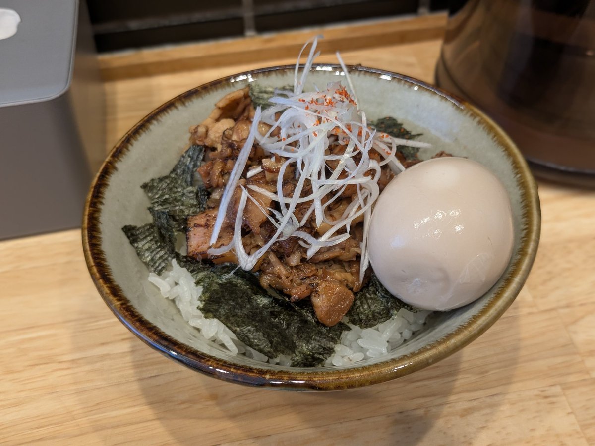 bainbax2's tweet photo. 濃厚中華そば
+海苔×2+焼豚ご飯
麺や たけ田@愛知県小牧市
---
濃厚だけどスッキリとしたスープに海苔の磯感がベストマッチ🫶思う存分海苔を楽しめるのでダブルが個人的な最適解👥
最近端豚遭遇率高くて嬉C🐖
味玉も美味しいのでトリプルに挑戦してみようかな🐣🐣🐣
ご馳走さまでした🙏 https://t.co/igMDDRkaYS