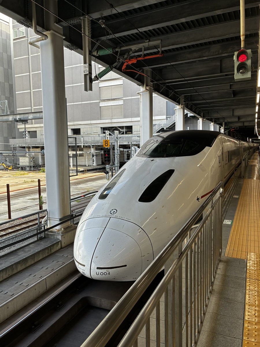 chimoritaka's tweet photo. 昨日は三列目で参戦！
森高さんやホワイトクイーンの皆さんを間近で見られて、たまらない一日でした！
今日、明日は森高さんの故郷、熊本を旅してきます(お辞儀Tシャツ着用😆)
座席はもちろん4号車11番のC席！
#森高千里 https://t.co/wLtXaWDWtf