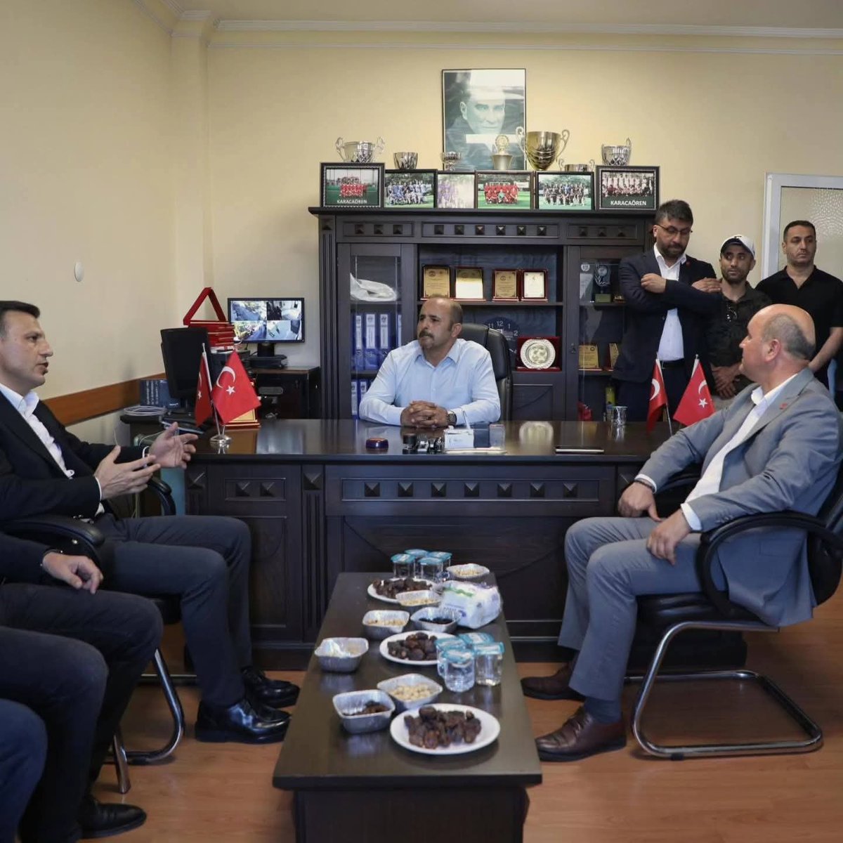 CHPHALKTIR's tweet photo. İstanbul İl Başkanımız Özgür Çelik, Başakşehir'de Tokat Zile Karacaören Köy Derneği'ni ve Veli Baba Cemevi'ni ziyaret etti. #chphalktır https://t.co/fOgUuMpIiV