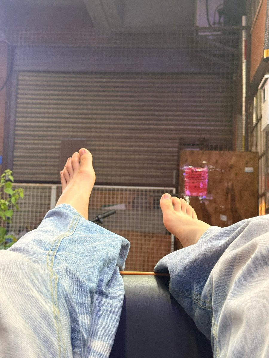 Jantifov's tweet photo. 对天体有点无感了硬不起来想试试人前有没有人能帮我拍照 https://t.co/Xc23efdema