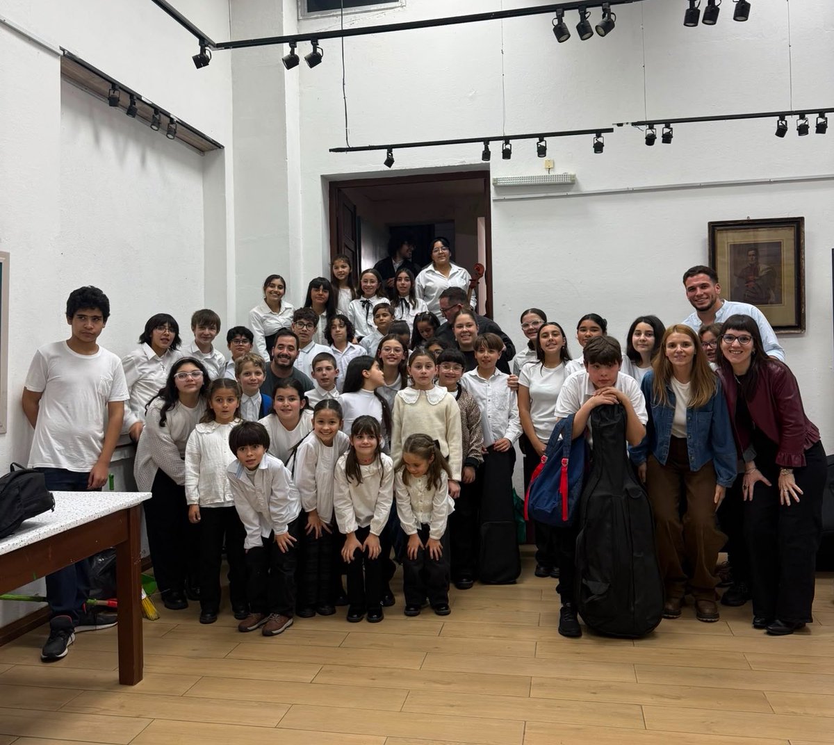 FloridaIDF's tweet photo. Se está realizando el primer concierto de la Orquesta Infantil de Sarandí Grande en el Centro Cultural de Sarandí Grande, con la participación de la Orquesta Infantil de Florida como invitada.

@PajaroEnciso https://t.co/GM0Zc6VnAo
