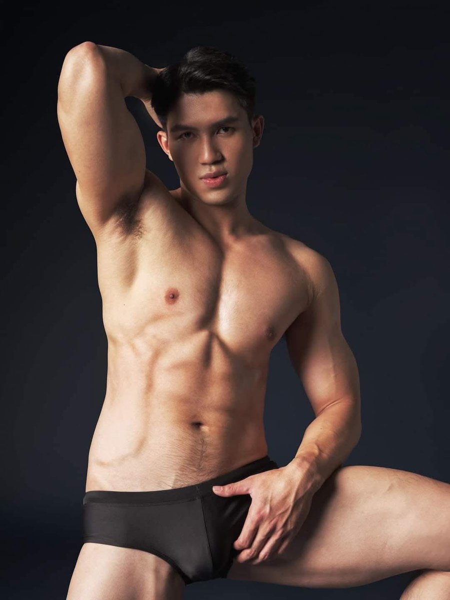 loveyummyboy's tweet photo. Nhìn ảnh mà nứngg. Ai đó nhờ AI xoá cái underwear dùm dc ko? https://t.co/1eOE8T9pBD