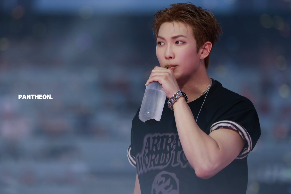 PANTHEON_94's tweet photo. 260717 BTS WORLD TOUR ‘ARIRANG’ IN PARIS

#BTS_ARİRANG #BTS_SWİM #김남준 #RM #남준 https://t.co/J8IsdPN25a