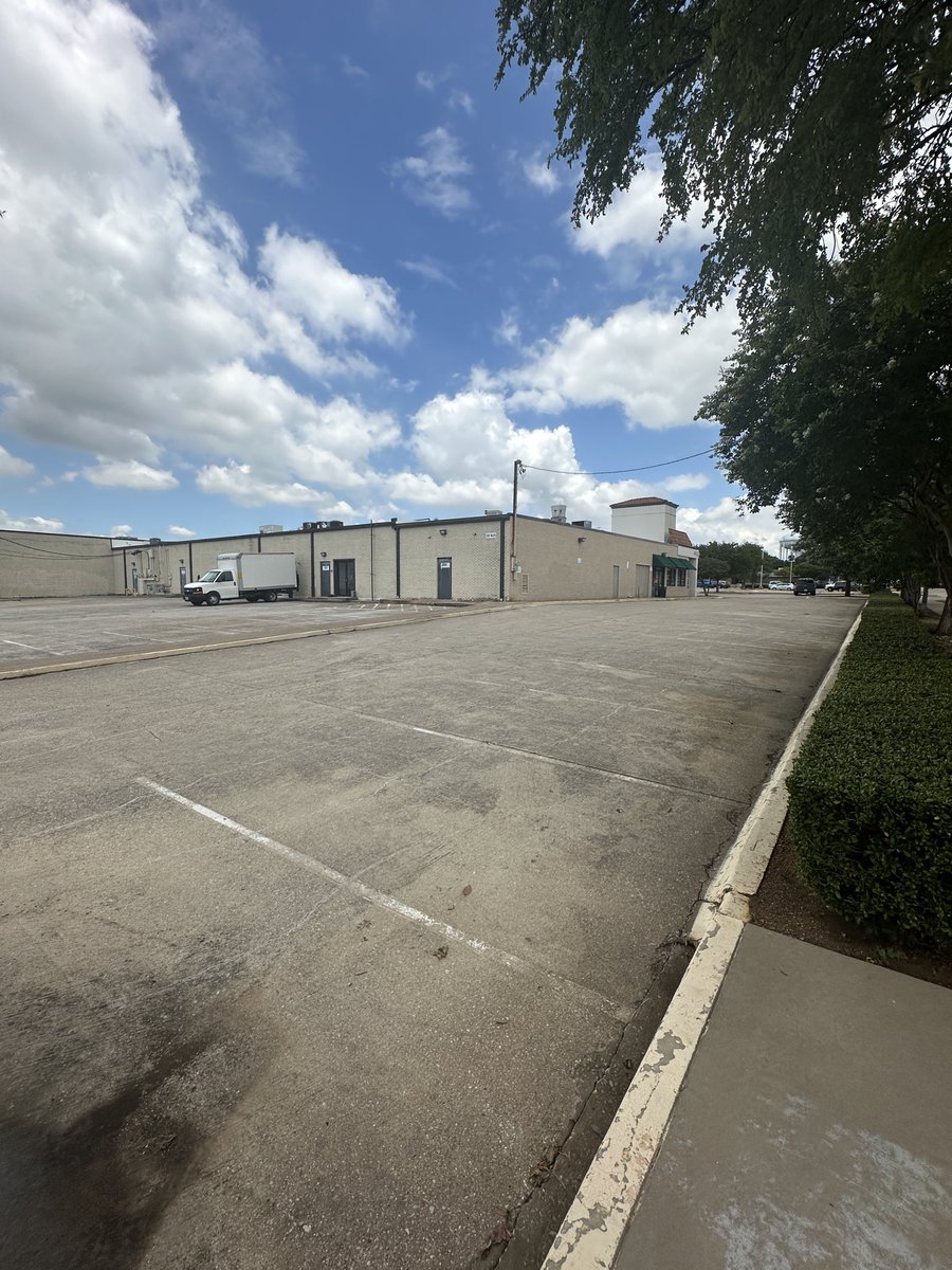 CoreyLFGREALTY's tweet photo. Have a commerical retail space available for lease in Richardson TX. Reach out for more details. #cre https://t.co/Ob7Z6HXL6q