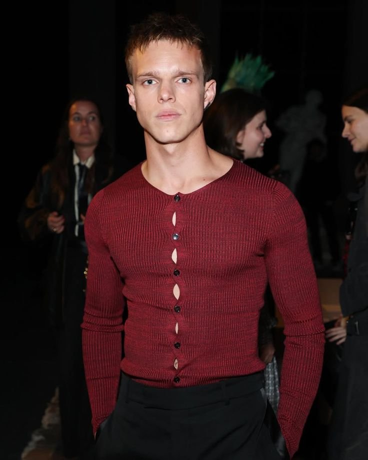 ferburnside's tweet photo. those buttons were begging for help 😭 https://t.co/8LzHeHJsiI