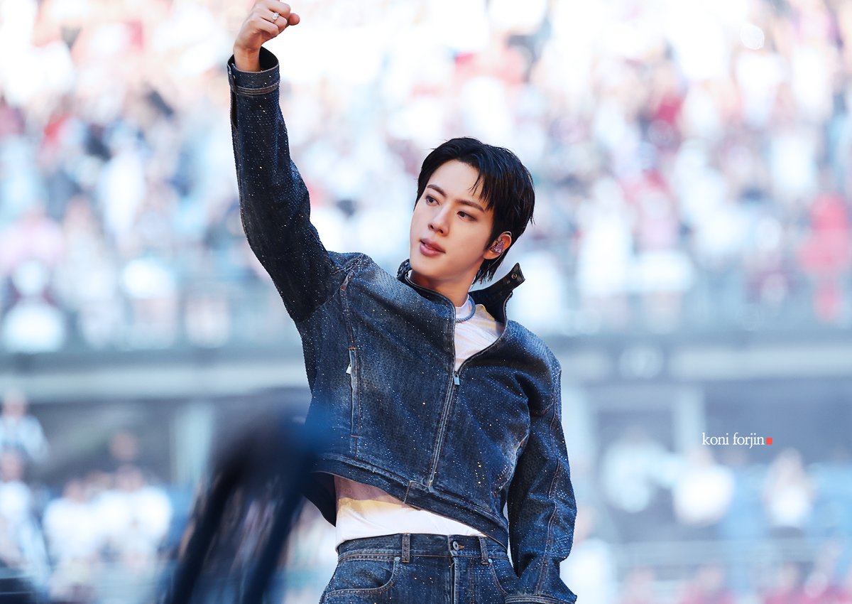 btsforever1207's tweet photo. 260717 BTS ARIRANG Paris HD  

#BTS_WORLDTOUR_ARIRANG #방탄소년단진 #JIN #진 #BTS_ARİRANG_Paris https://t.co/ksvZA9etum