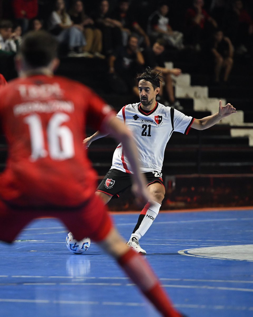FutsalNewells's tweet photo. 𝗘𝗻𝘁𝗿𝗲𝘁𝗶𝗲𝗺𝗽𝗼 🔙

#Newells 1 - Barracas 2 https://t.co/GczsTQNHE9