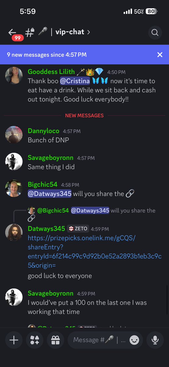 DjkeeloW's tweet photo. @1TakePickz …. @CristinaBets taking your bets and posting as hers and when I asked who’s was first I got kicked out the discord after paying 25$ a month !!!!! I’m sure you know already but she’s some bs and her mods are scared of the truth @1TakePickz  she bets 1$ plays Lmaoo https://t.co/vCTZTNEhLq