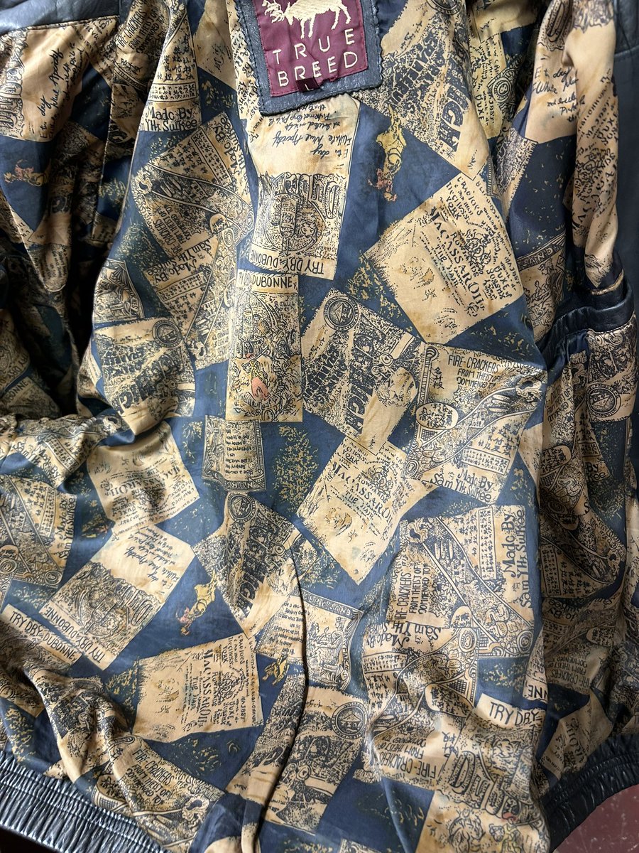 EtInPutrefact's tweet photo. Some of my favorite finds today fr
Going back on Monday for the jacket bc I NEED IT. https://t.co/4wQCMYqrLF
