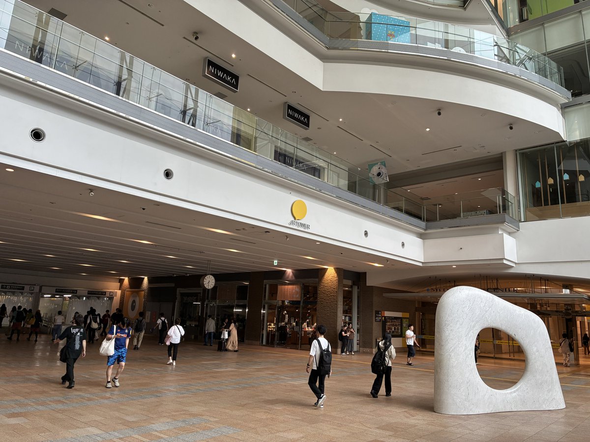 taiki_morisato's tweet photo. みなさーん！
きのうからJR北海道とあつまれどうぶつの森のコラボがはじまりましたよー！
JR九州とスーパーマリオの「これでもか」コラボを体験した人は、JR北海道の「本気」も感じ取ってほしいな！

札幌駅、これしかないよ？ https://t.co/0xz5ATpq8i