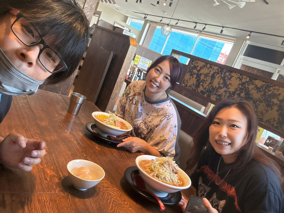 P4KqCtwg5GWU13c's tweet photo. 【本日19:00ライブ！🎸】

今日は横手駅前の納涼ビアガーデンで演奏します🍺

夏の夜に、美味しいビールと生演奏はいかがですか？✨

📍よこてイースト にぎわいひろば
🕖19:00スタート
🎫入場無料🆓
ぜひ遊びに来てください😊

#横手 #ビアガーデン #秋田 #アンリミテッドカラー #ライブ https://t.co/dJM7Gen4d9