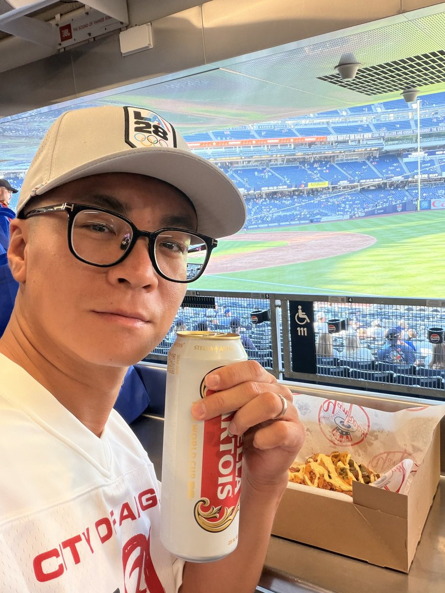JustinHou9's tweet photo. MLB Yankees vs Dodgers! Gogogo, LA! https://t.co/FKlpHgttc8