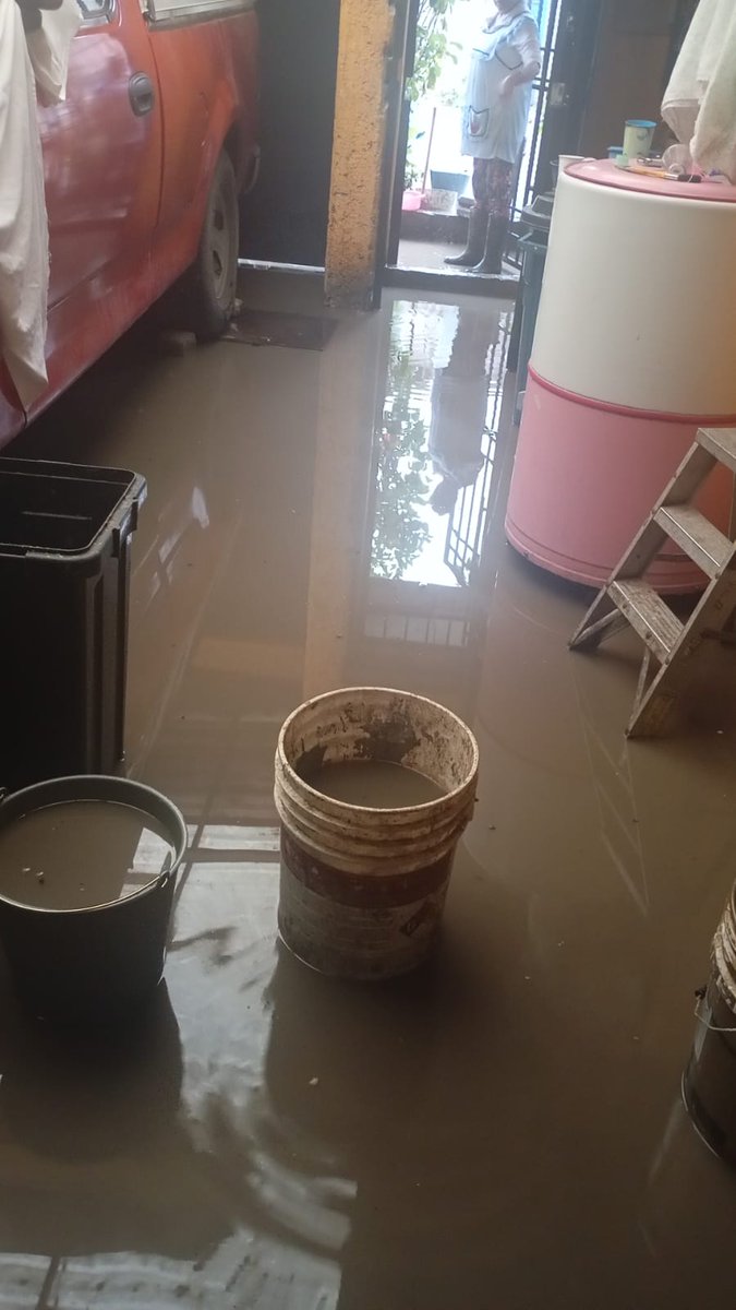 aperezzamorano's tweet photo. Miles de #mexiquenses siguen esperando agua potable, pavimentaciones, infraestructura educativa y servicios de salud dignos. Esa es la verdadera evaluación del gobierno. #EdomexAbandonado @Edomex @delfinagomeza @horacioduarteo https://t.co/2cWQDaIkTW