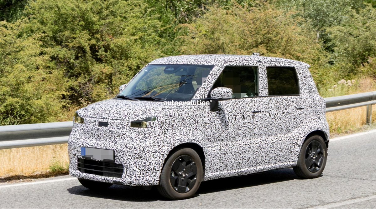 cole_marzen's tweet photo. The production version of Suzuki’s Vision e-Sky Concept has been spied testing for the very first time with a characterful design philosophy. In addition, the global kei car will measure roughly 133.6 inches long and offer around 168 miles of electric range. #Suzuki #eSky #BEVs https://t.co/VbQz3SwrNk