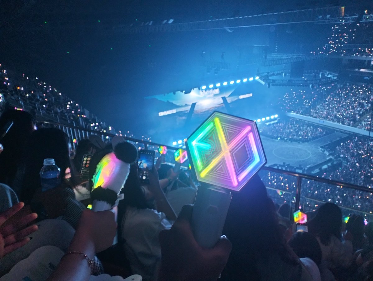 smolmiKAI's tweet photo. @cherryeolji @Eyaatweenietwo @OSHyeobo @seseung00 @sheedang_zyx @incesss0000 @exokai_kr @pathcodeKAI88 @kimwhojongin a post dedicated to the prettiest lightstick 🥹💗 https://t.co/vwfQEa8cnF
