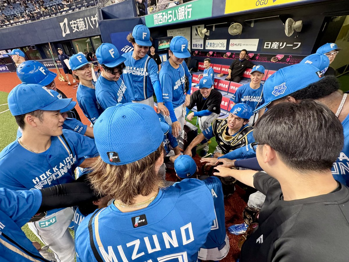 FightersPR's tweet photo. 本日の声出しは清水優心選手！

「ワンチームで、勝ちましょう！」

#ドミれ 
#lovefighters https://t.co/eTVvj2Pjf2