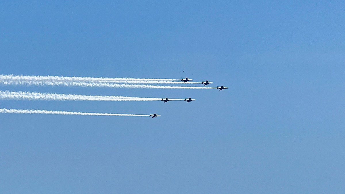 02blue_sky20's tweet photo. ブルーインパルス in徳島

事前飛行✈️07.18

@ 眉山山頂 

スマホくん途中でピントズレとるけど
見れたっ‼️✊ ̖́- https://t.co/TAGEpQlIr9