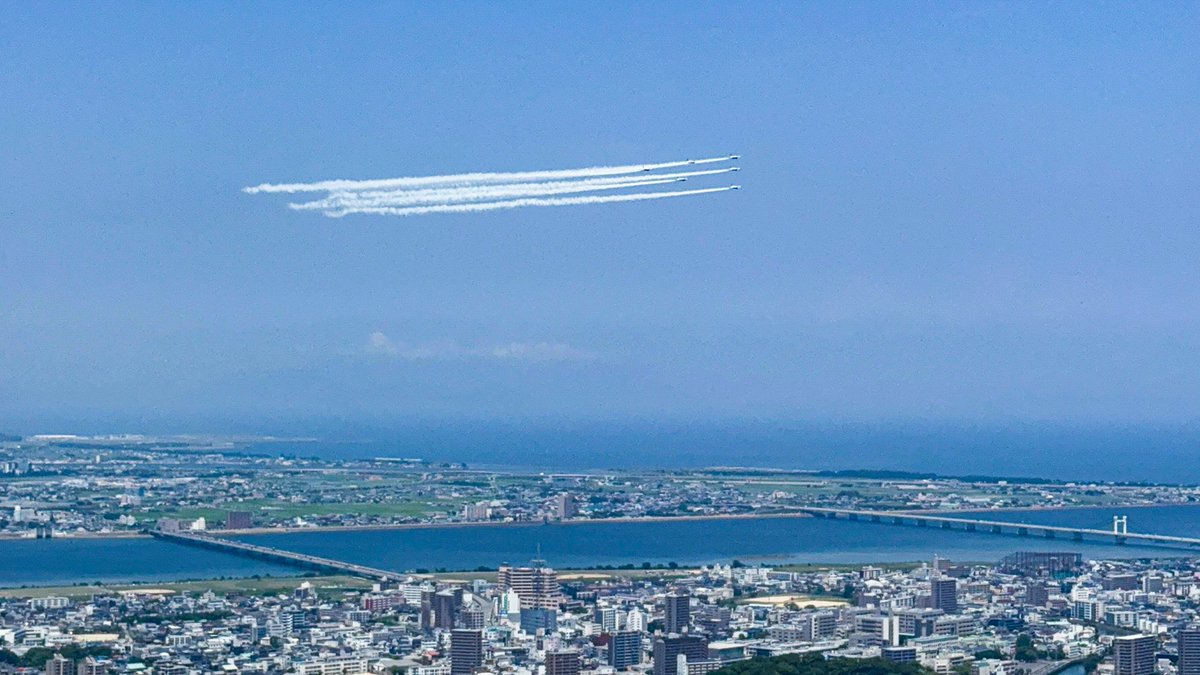 02blue_sky20's tweet photo. ブルーインパルス in徳島

事前飛行✈️07.18

@ 眉山山頂 

スマホくん途中でピントズレとるけど
見れたっ‼️✊ ̖́- https://t.co/TAGEpQlIr9