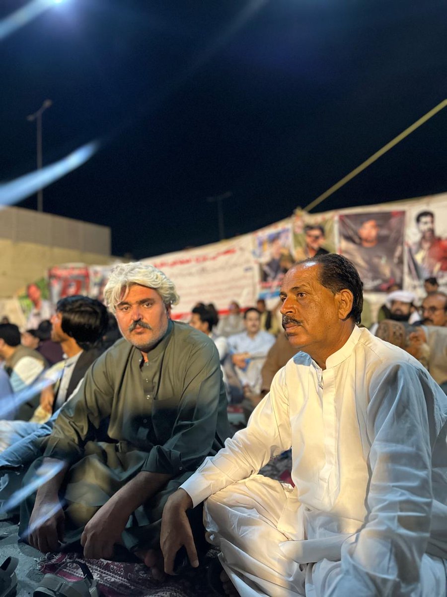 ShahDaryabi's tweet photo. زیارت شہداء ملکی دہشت گردی عوام کا تحفظ کو کیسے ممکن ہے۔ اور ان کا زمیداران کون ہے۔ 
@Aladeen_Pro 
@ImranKhanPTI 
@Akhunzadayousafzai https://t.co/K7g7oz79I1