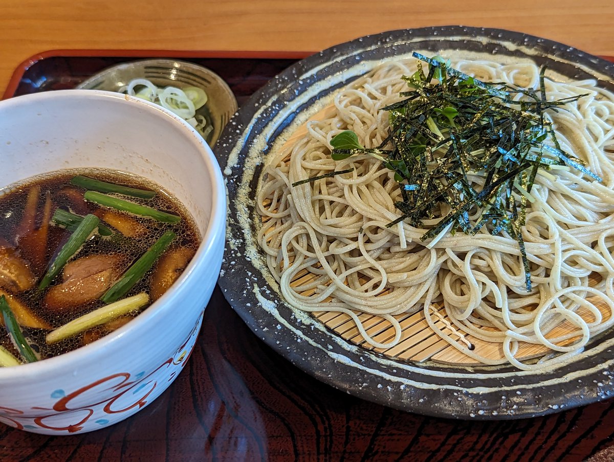 karasiudon's tweet photo. 石臼挽き蕎麦もオススメ❗️

挽きたてならではの二八蕎麦の味・香りを、天麩羅や鴨汁など多彩なメニューでお楽しみ下さい✨ 

本日は群馬県赤城産の夏新そば

 #からしうどん #武蔵境 #石臼挽き #蕎麦 #挽きたて https://t.co/5WGLqrrixh