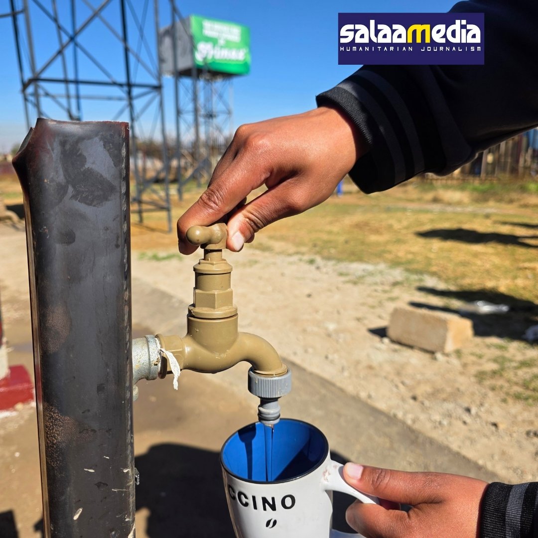 salaamedia's tweet photo. This Nelson Mandela Day, @Frimax Foods, in partnership with Salaamedia, upgraded and refurbished the water borehole at New Generation Combined School in the Phumlamqashi informal settlement, Unaville, Lenasia South. #MandelaDay #67Minutes #FrimaxFoods #WaterForAll #LenasiaSouth https://t.co/yTqFNHJMsD