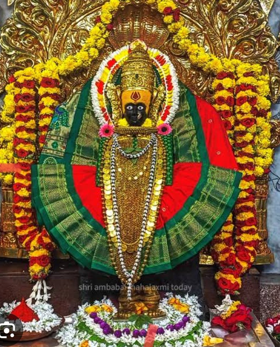 veda_padma's tweet photo. Jai maa 🙏🙏
Am extremely auspicious day for devi worship today. If you are not able to observe gupt navratre then do light a ghee lamp to maa today. Visit her temple if possible.
Tip : offer two lemons at her feet. Bring one lemon back and keep it in your safe. 
Pic credits: ambabai devsthan kolhapur