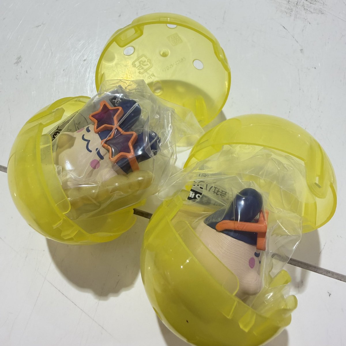 m123ypr1's tweet photo. 【交換】たまごっち みんなでバカンスフィギュア　ガチャガチャ

譲　みみっち×2

求　めめっち、くちぱっち

郵送での交換希望です。
2:2で交換可能な方優先で探しています。
検索からでもお気軽にお声掛けください。 https://t.co/OXEVWimFvY