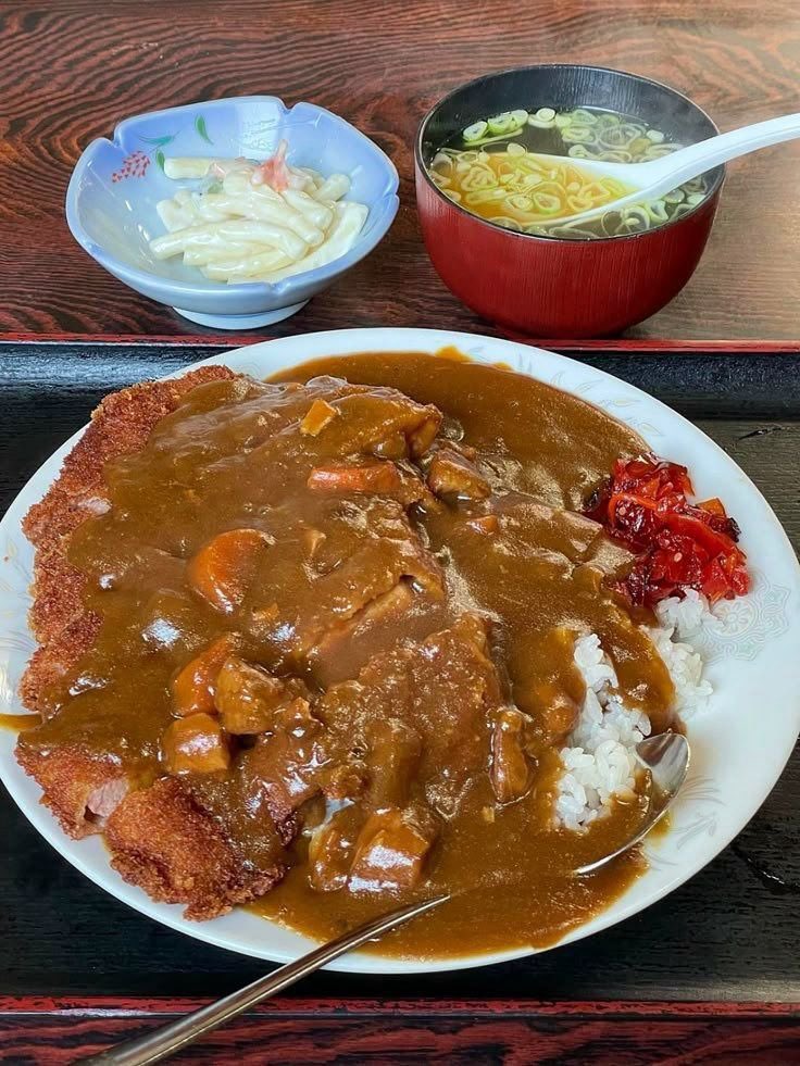 memandafoods's tweet photo. Considered the best Japanese dish: curry rice (karē raisu). https://t.co/VaoXLBwE66